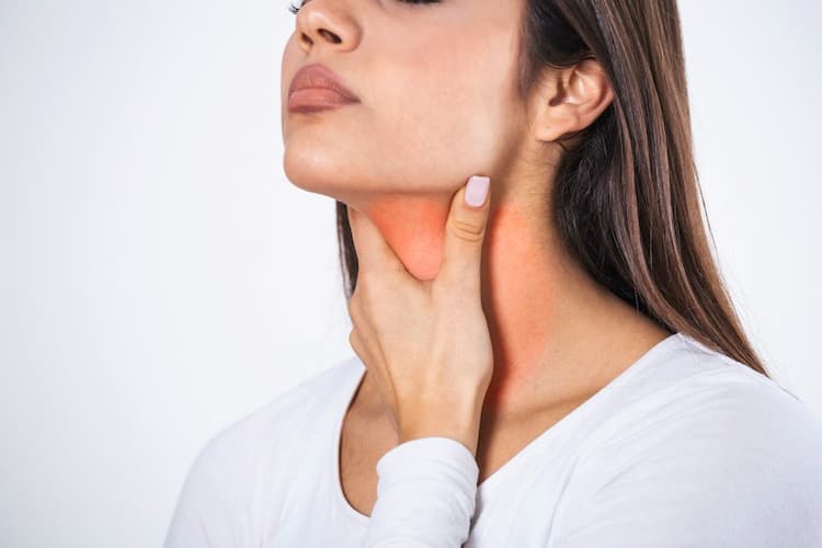 What Are Thyroid Cancer Symptoms in Females?