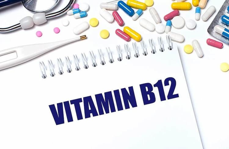 Vitamin b12 in Hindi: जानें इसके लक्षण, कारण और उपचार
