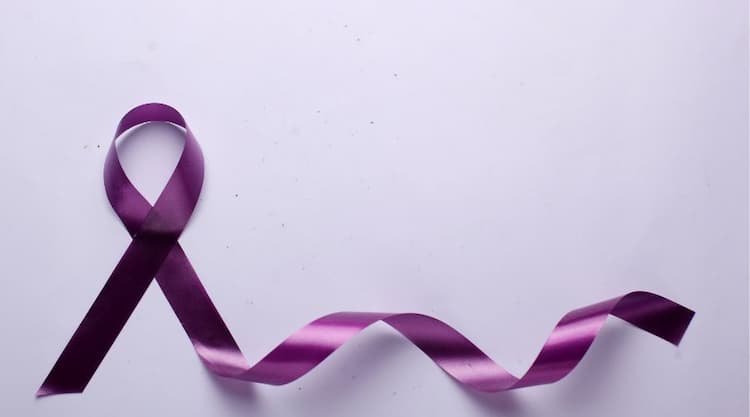 Breast Cancer Symptoms in Marathi: स्तन कॅन्सरच्या लक्षणांची माहिती