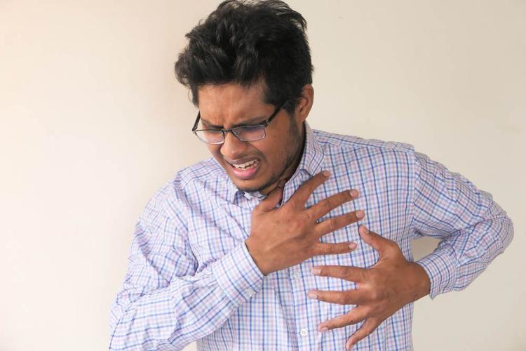 মিনি হার্ট এটাক সংকেত: অবিলম্বে চিকিৎসা এবং সুরক্ষা