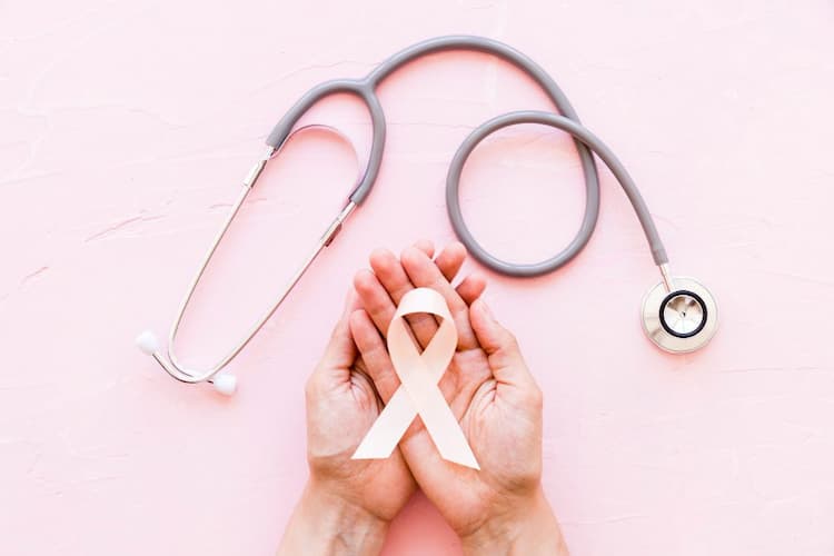 कैंसर के लक्षण और उपाय: जानिए कैसे पहचानें और सुरक्षित रहें