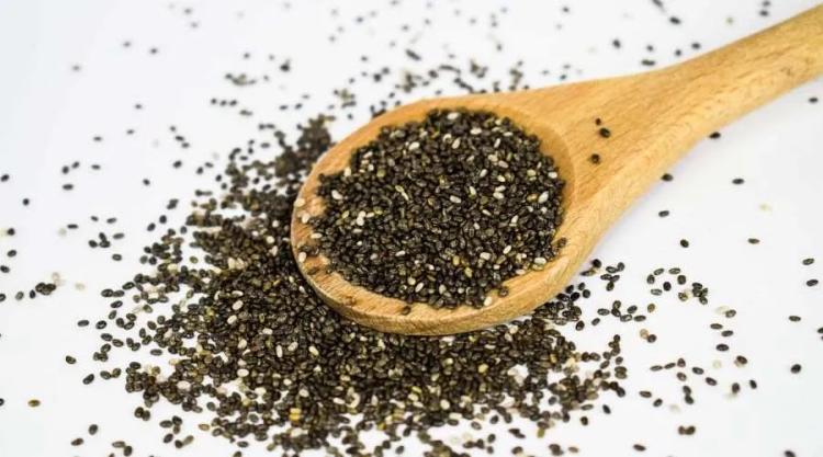 Chia Seeds in Bengali: উপকারিতা এবং ব্যবহার