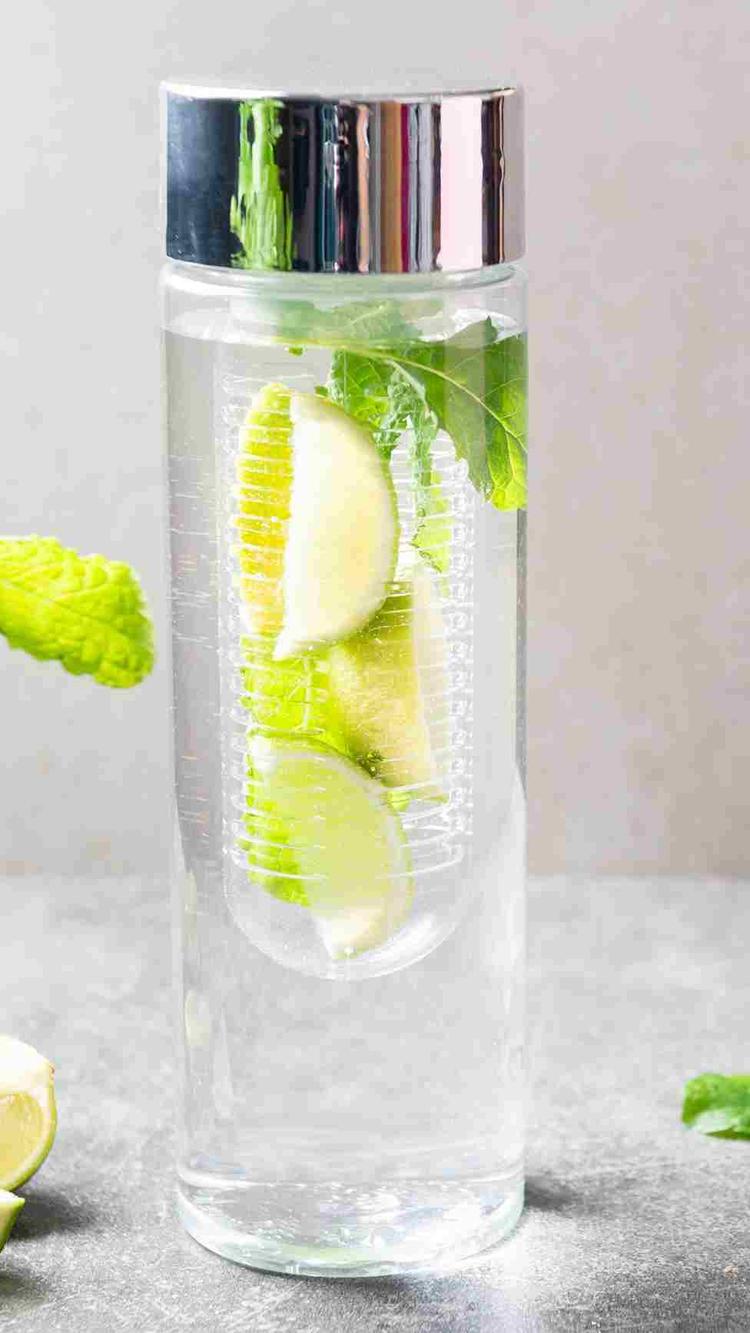 7 Best Drinks after heavy meals to prevent heartburn.