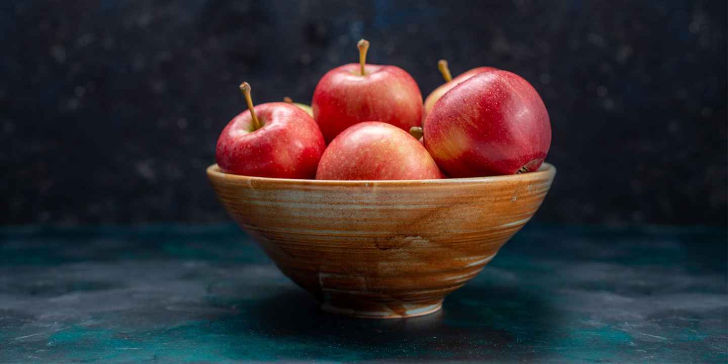 How Many Calories in an Apple: Health Benefits & Advantages