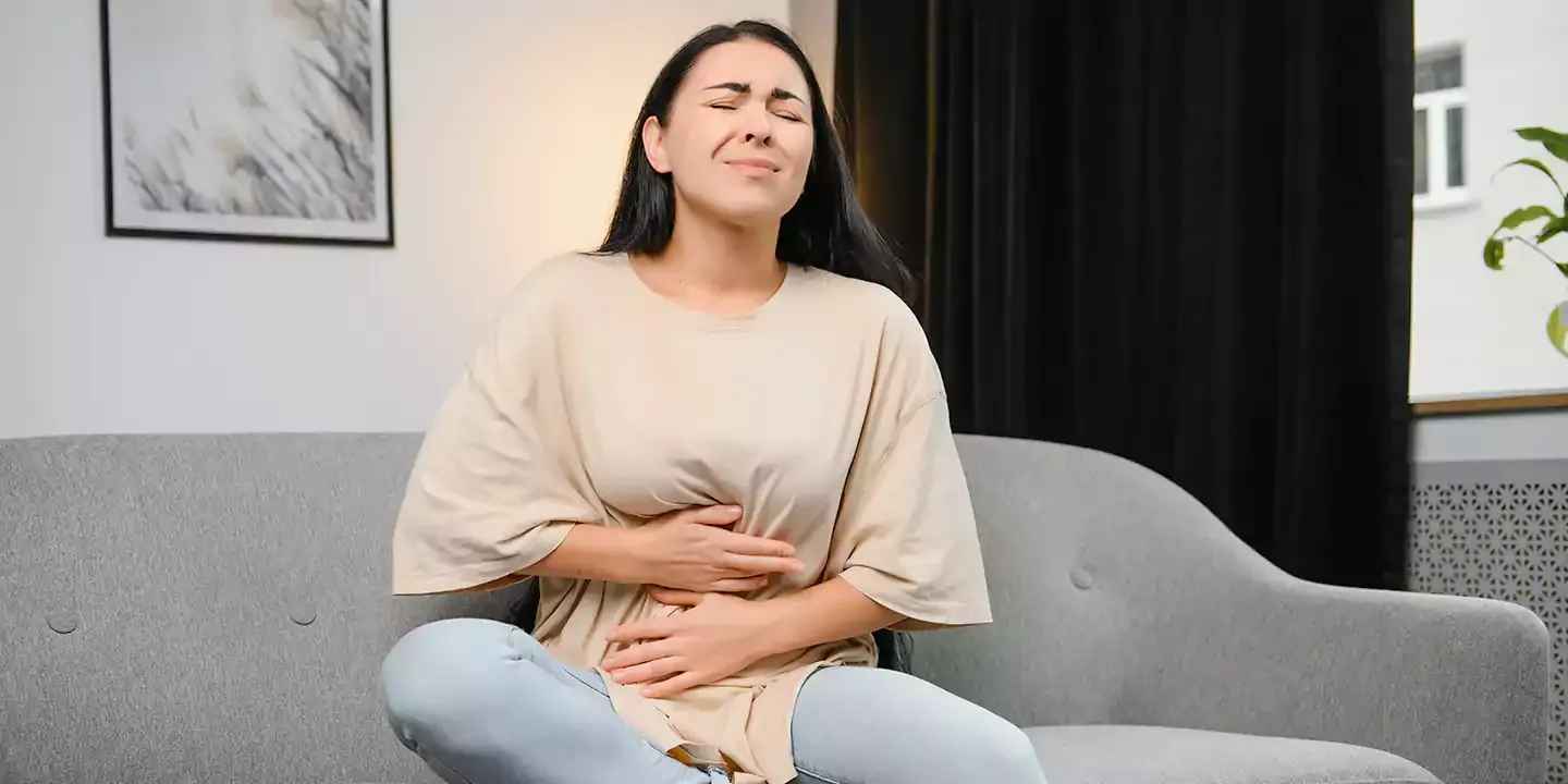 नाभि के नीचे पेट दर्द के कारण: इन 7 कारणों से हो सकता है पेट के निचले हिस्से में दर्द