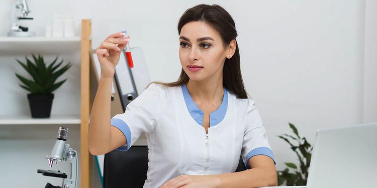 रक्त अहवालातील एकूण ल्युकोसाइट संख्या आणि TLC ची सामान्य श्रेणी