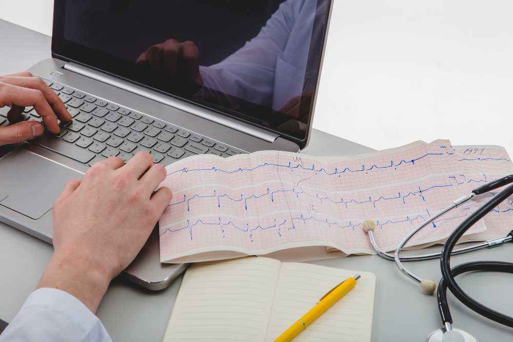 ECG Test in Hindi - जानें प्रक्रिया, उपयोग, और लाभ